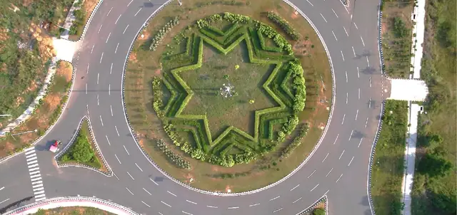 Landscaped central rotary at MET City Sector 3